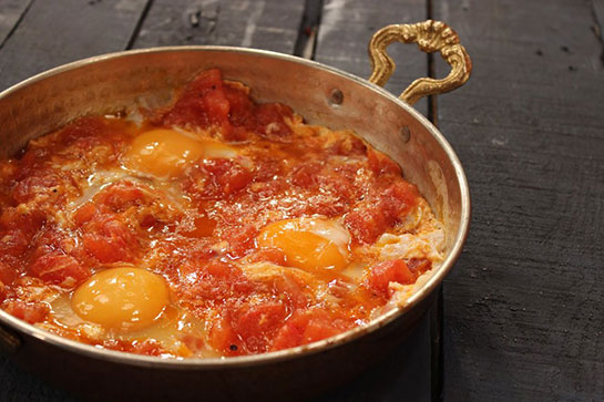 Domatesli Yumurta Tarifi ve Malzemeleri